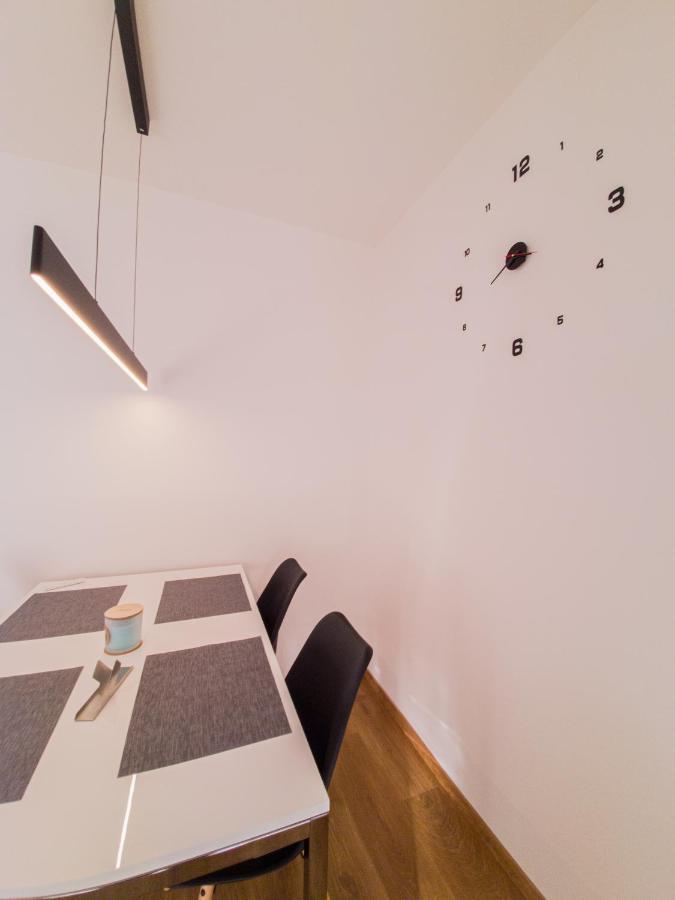 Апартаменты Modern Flat With Large Terrace Градец-Кралове Экстерьер фото